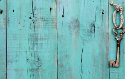 teal-wooden-wall-with-brass-key-hanging